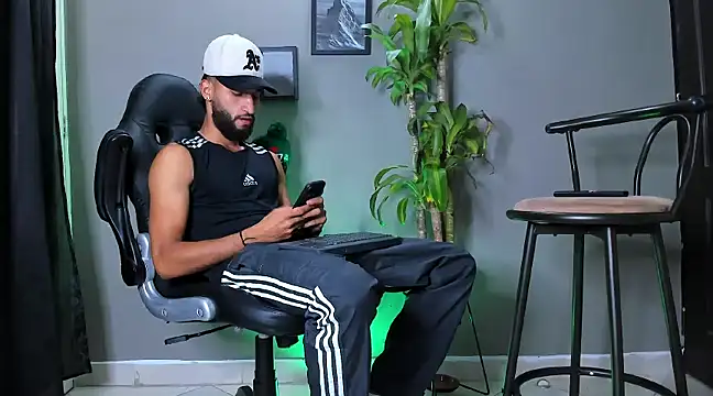 Damian 022 online show from December 4, 2:26 pm