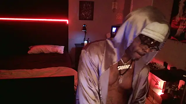 Snapshot of therealsuave chatting on February 16, 12:21 pm therealsuave online show from February 16, 12:21 pm