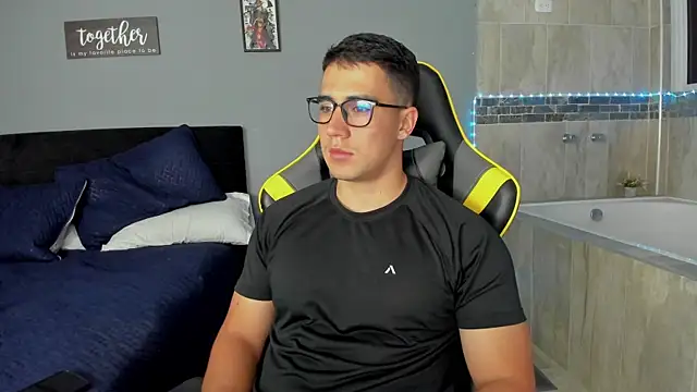 owengray2n online show from February 22, 1:11 am