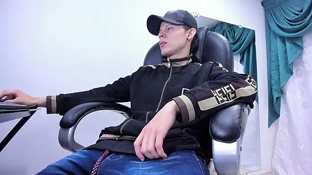 Matthew Boy  online show from January 23, 5:35 am