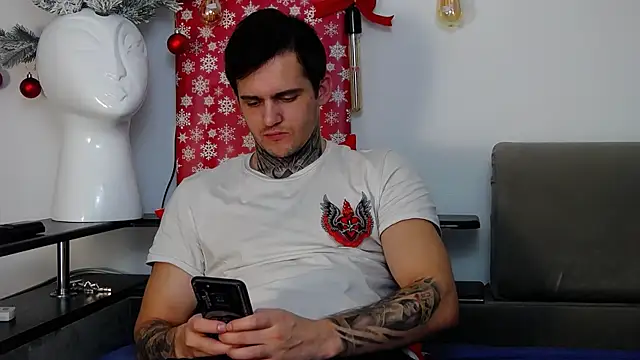 CarterCole online show from December 8, 11:24 am