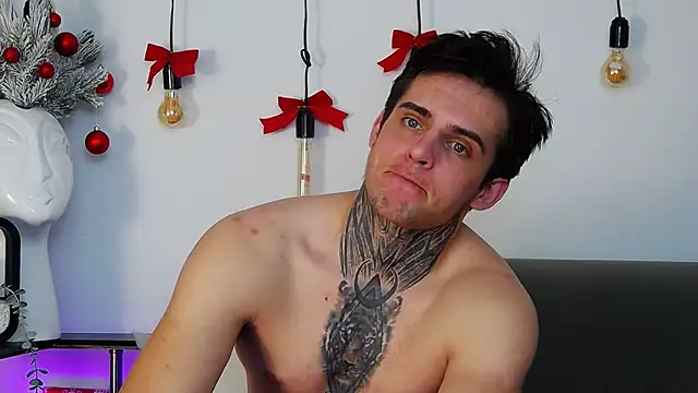 CarterCole online show from December 21, 5:40 pm