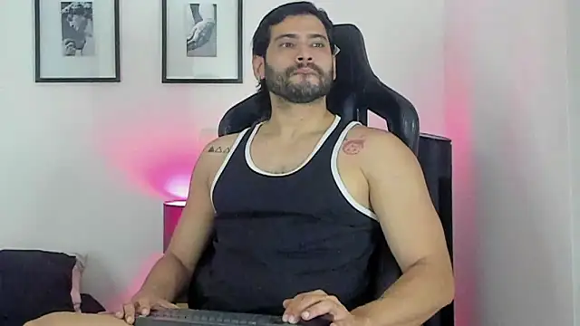 Dereck vega online show from July 3, 10:34 pm