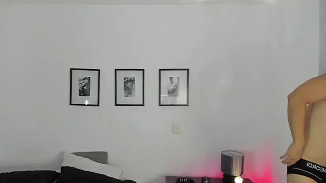 Snapshot of Dereck_vega chatting on October 31, 9:29 pm Dereck vega online show from October 31, 9:29 pm