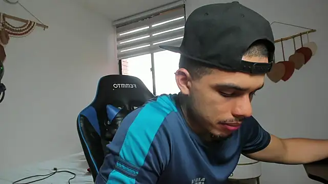 mateoleonee online show from March 14, 8:49 pm