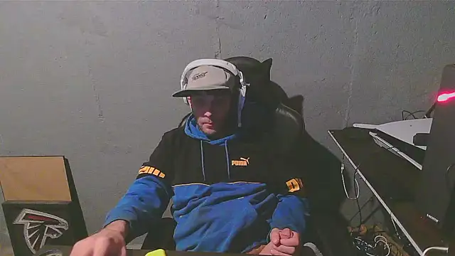 Snapshot of Superoz77 chatting on December 24, 2:32 am Superoz77 online show from December 24, 2:32 am