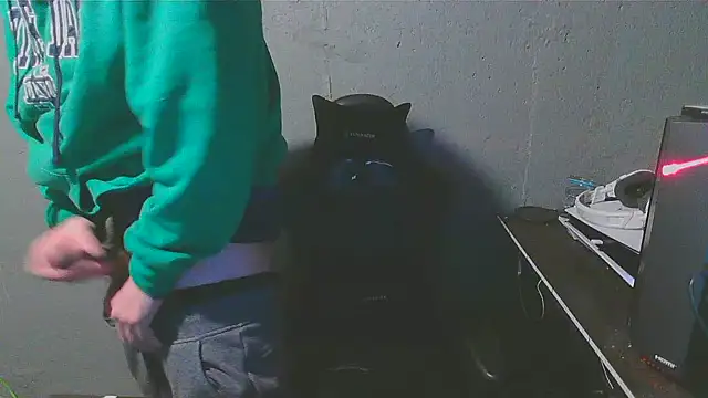 Snapshot of Superoz77 chatting on January 12, 5:03 am Superoz77 online show from January 12, 5:03 am