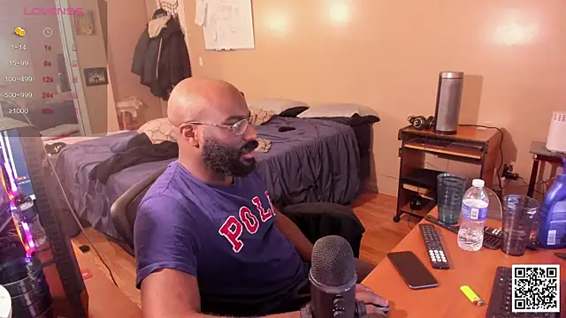Snapshot of MrChuckDailyXXX chatting on December 7, 6:32 am MrChuckDailyXXX online show from December 7, 6:32 am
