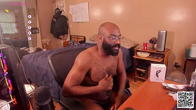 Snapshot of MrChuckDailyXXX chatting on December 10, 7:11 pm MrChuckDailyXXX online show from December 10, 7:11 pm