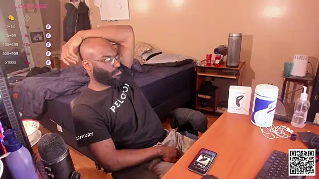 Snapshot of MrChuckDailyXXX chatting on December 11, 6:16 pm MrChuckDailyXXX online show from December 11, 6:16 pm