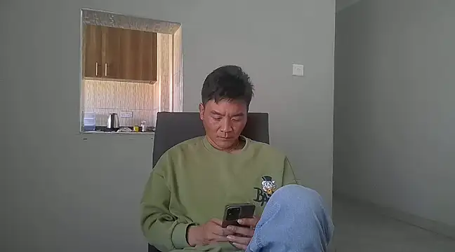 kisstoyousoon2024 online show from December 4, 7:28 am