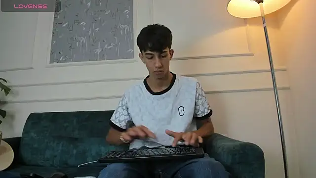Snapshot of Lucian_Davi chatting on January 8, 12:37 pm Lucian Davi online show from January 8, 12:37 pm