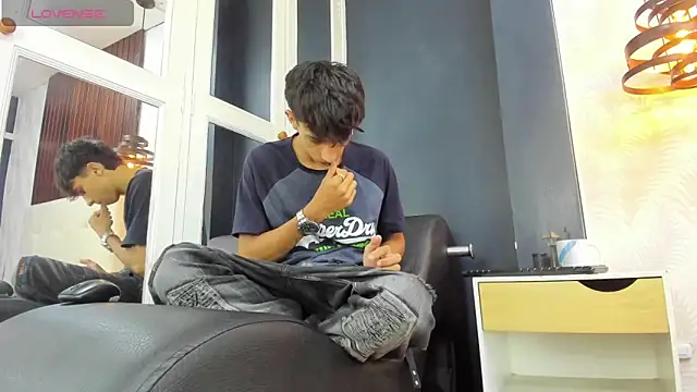 Snapshot of Lucian_Davi chatting on December 7, 12:56 pm Lucian Davi online show from December 7, 12:56 pm