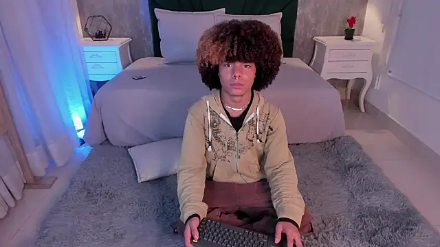 Alexiis Etereo online show from April 13, 7:36 pm