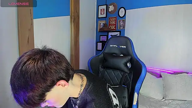 VladHellsing4 online show from March 21, 1:56 pm