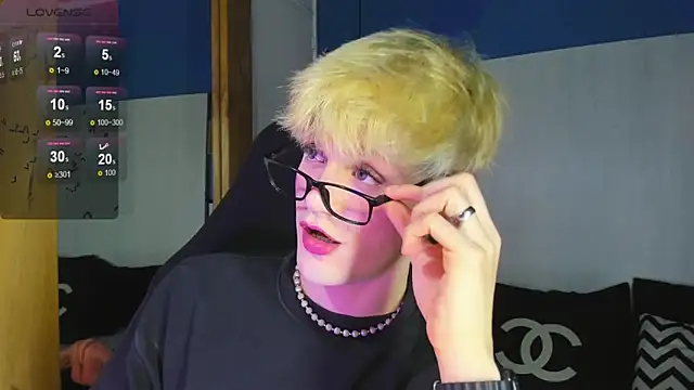 VladHellsing4 online show from November 26, 2:31 pm