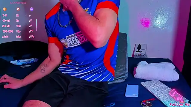 Piggy Eddy online show from February 18, 3:15 am