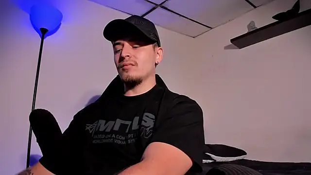 james connor2 online show from March 25, 7:18 pm