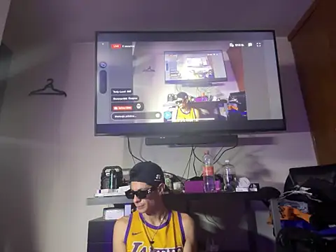 latino1986 online show from March 1, 3:32 am