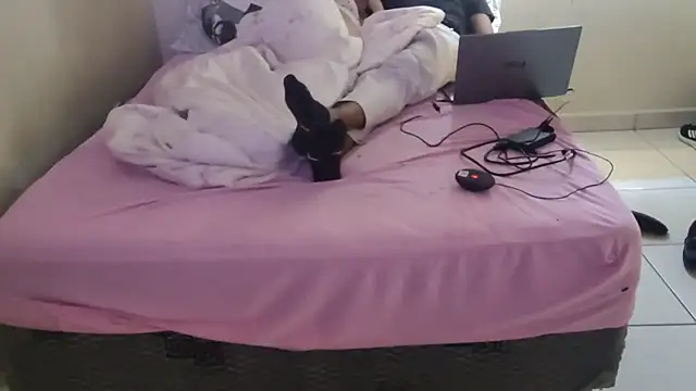 Snapshot of RenziTatte chatting on September 25, 6:18 pm RenziTatte online show from September 25, 6:18 pm