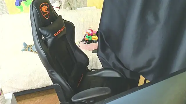 qustci-couple online show from October 9, 8:14 pm