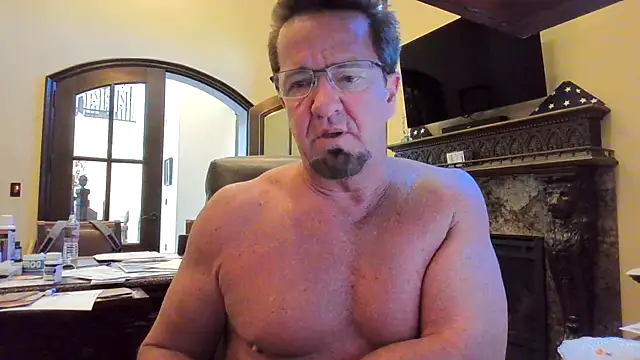 sluttydylan online show from April 21, 6:14 pm