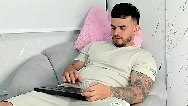 Ricardogo19 online show from January 16, 2:42 pm