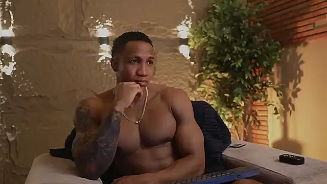 Logan Varela online show from November 18, 9:06 pm