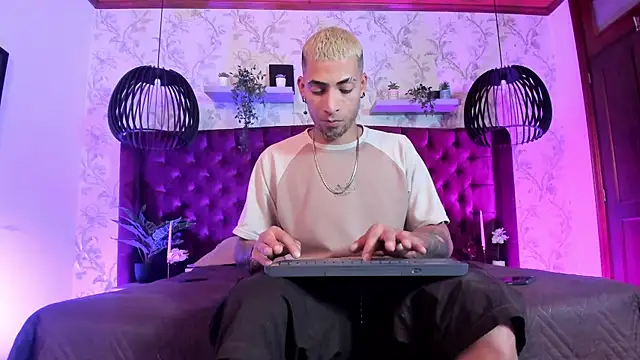 DrakeNeumann online show from April 6, 3:47 am