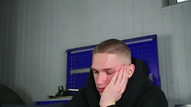 dustyn fox online show from March 1, 7:08 am