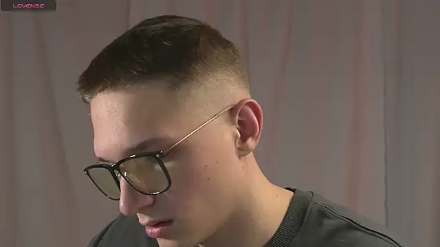 dustyn fox online show from December 16, 12:26 am