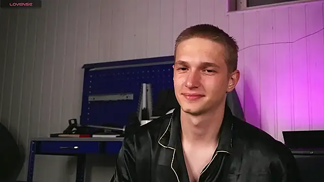 dustyn fox online show from September 24, 4:38 pm