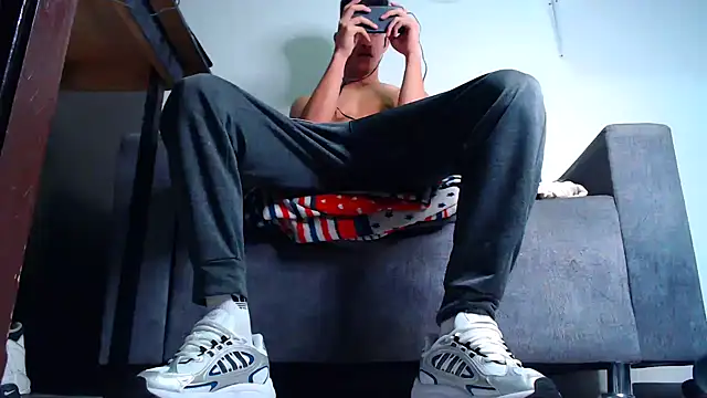 Snapshot of mastersmits chatting on December 5, 1:47 am mastersmits online show from December 5, 1:47 am
