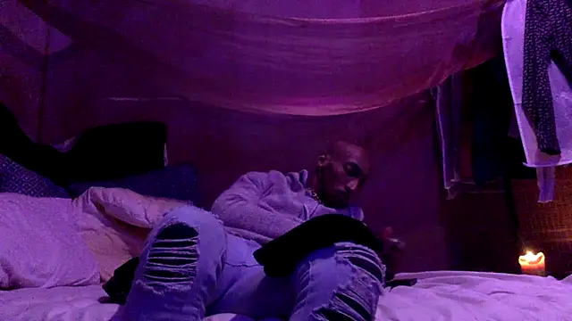 JdLove1 online show from March 5, 7:05 am