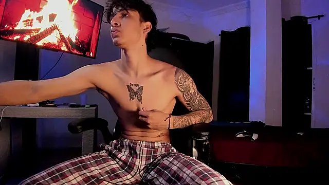 Snakebutterfly online show from February 8, 6:33 am