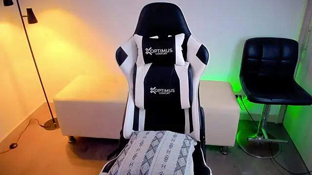 dafboy1 online show from September 19, 3:34 pm