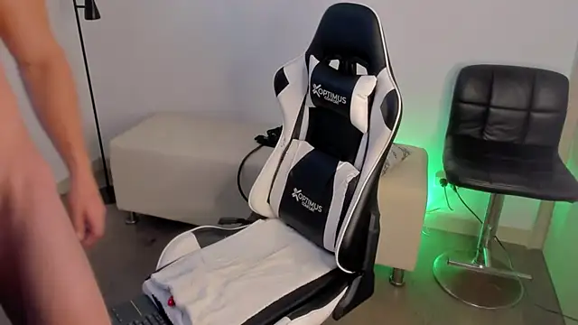 dafboy1 online show from September 29, 2:24 pm