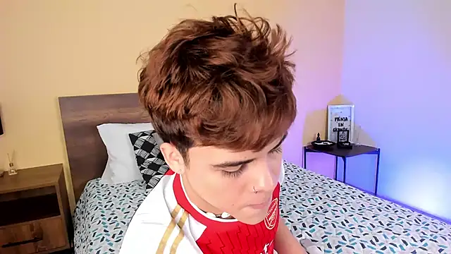 justinbiler online show from December 19, 4:13 am