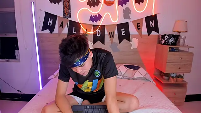 justinbiler online show from October 28, 2:30 pm