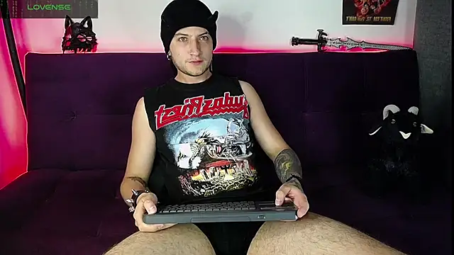 Snapshot of blckwolf_6 chatting on January 22, 1:53 am blckwolf 6 online show from January 22, 1:53 am