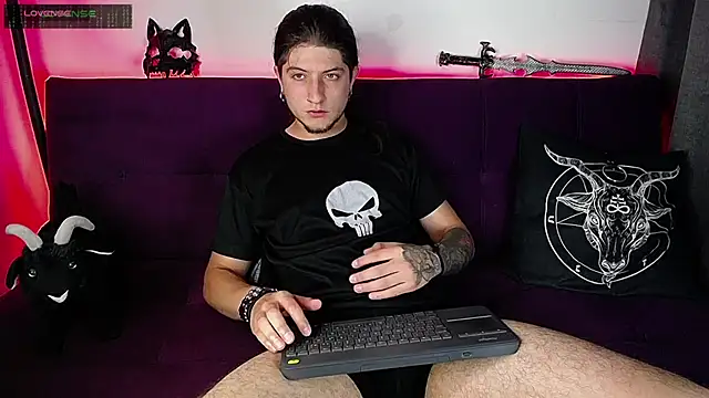 Snapshot of blckwolf_6 chatting on February 24, 8:03 pm blckwolf 6 online show from February 24, 8:03 pm