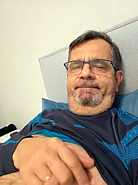 axecoman60 online show from December 5, 9:00 pm