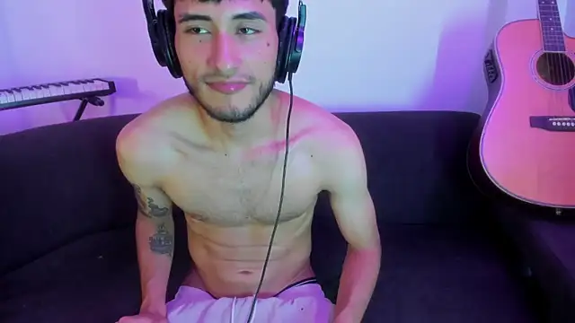 Henrikk senn online show from November 10, 11:53 pm