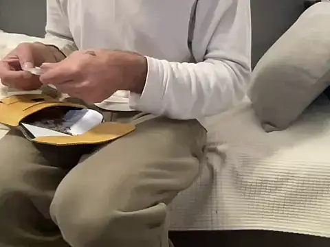 4small4inchlol online show from March 21, 12:20 pm