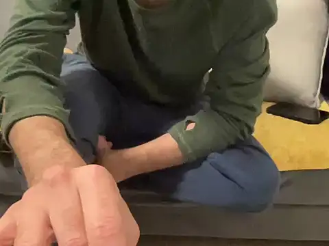 4small4inchlol online show from December 13, 7:53 pm