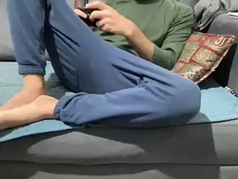 4small4inchlol online show from December 10, 5:55 pm