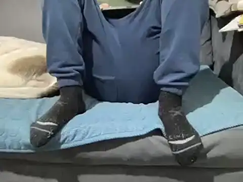 4small4inchlol online show from March 9, 4:44 pm