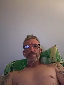 Snapshot of chris_sbh chatting on October 8, 10:47 pm chris sbh online show from October 8, 10:47 pm