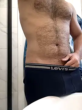 Snapshot of samcumms chatting on February 23, 10:45 am samcumms online show from February 23, 10:45 am