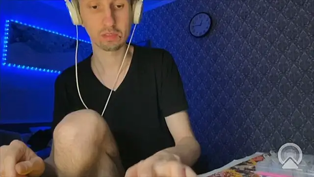 Aki-Laky online show from April 12, 7:48 pm